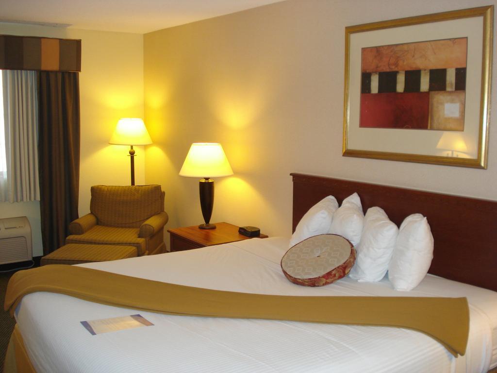 Quality Inn & Suites Columbia I-70 Habitación foto