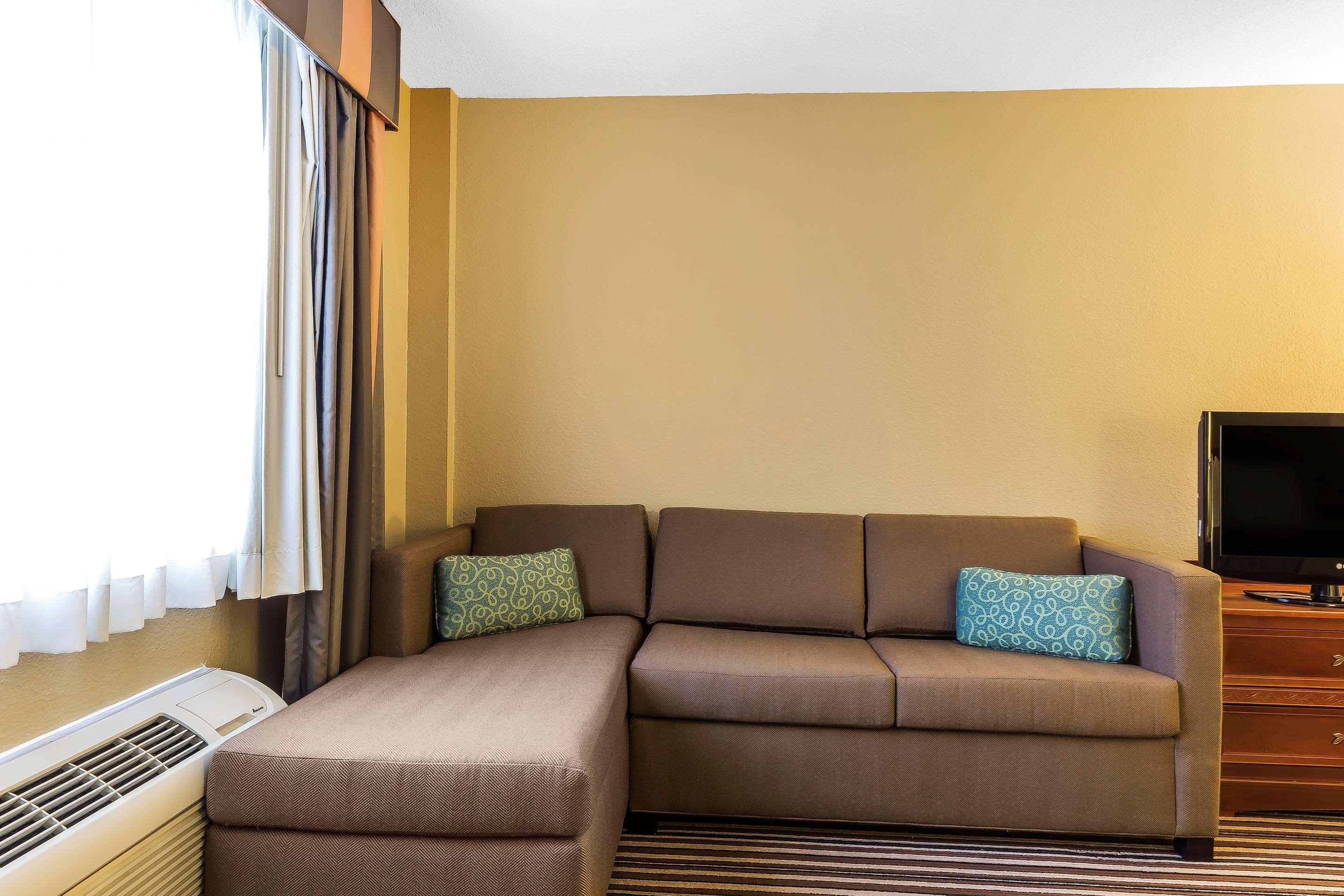 Quality Inn & Suites Columbia I-70 Exterior foto